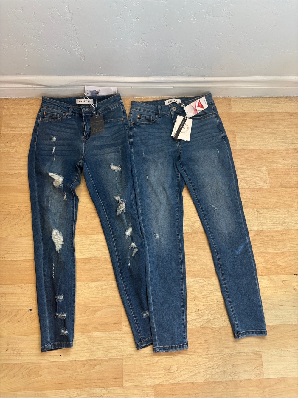 EN Jeans Women's Dark Blue Skinny Jeans with Distressed Detail